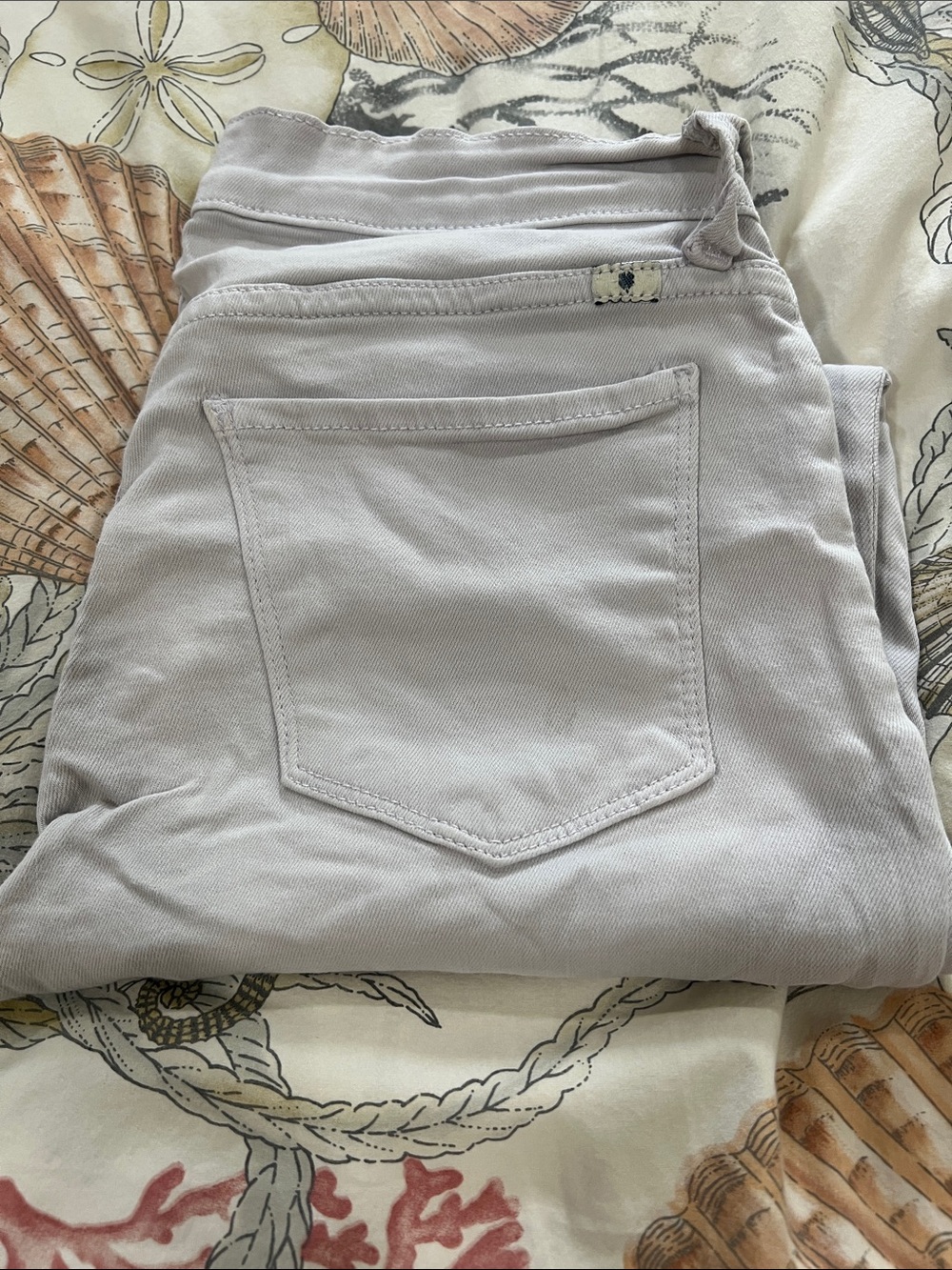 Lucky Brand Light Gray Women’s Jeggings - Back Pocket Detail